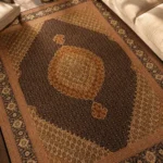 فرش دستباف تبریز طرح ماهی زمینه کرم با حاشیه سرمه‌ای